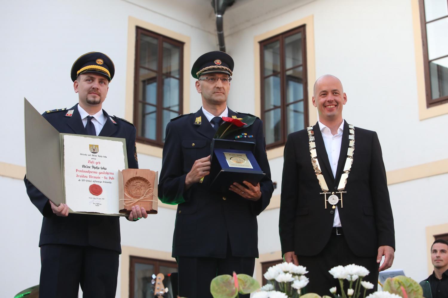 Zlati grb Občine Škofja Loka